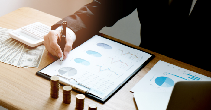 年代・男女別の平均年収